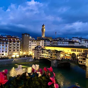 https://ponte-vecchio-view-luxury-apartment.it-tuscanyhotel.com